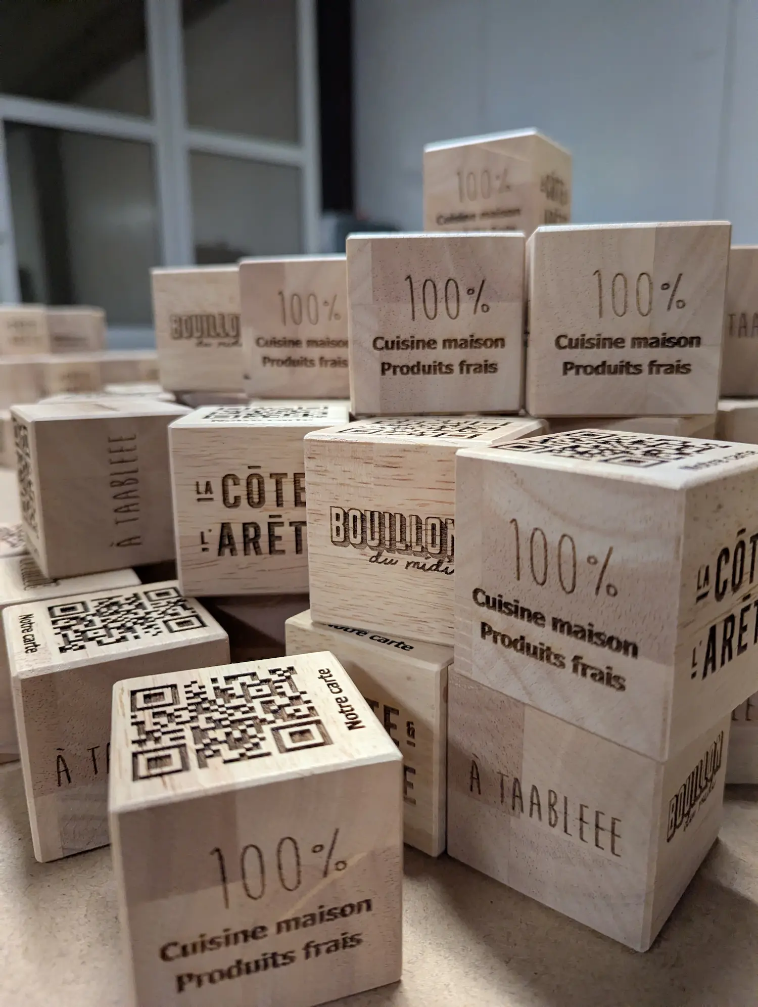 Menu QR CODE bois gravure 